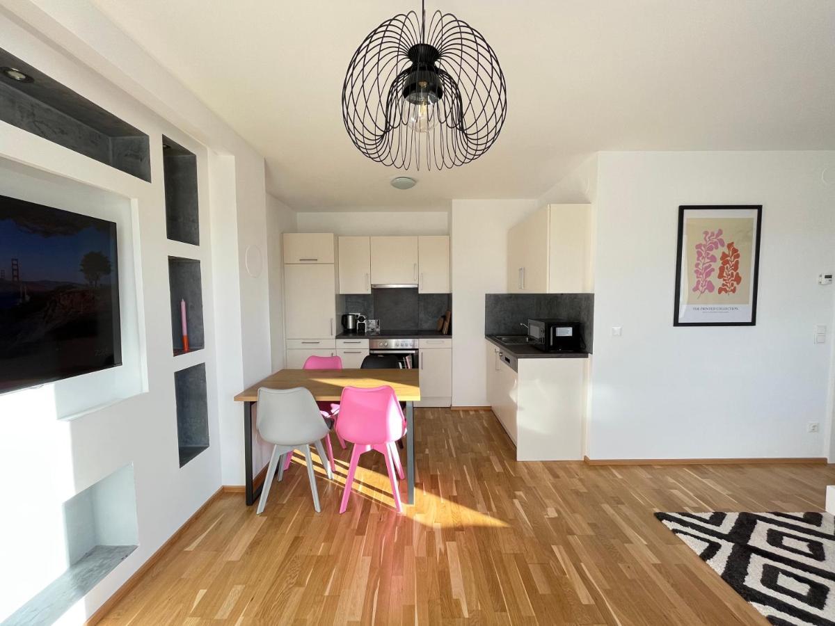 Penthouse Near Central Station With Free Parking Wien Eksteriør billede